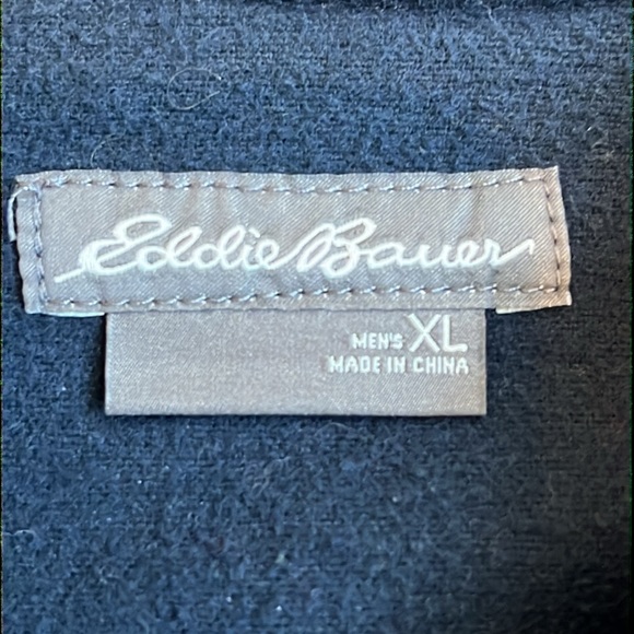 Eddie Bauer long sleeve heavy weight shirt with two front pockets - EUC - Picture 4 of 6